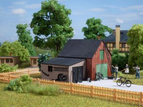 Lagerbyggnad m. garage.