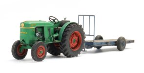 Traktor Deutz D30 med släp.