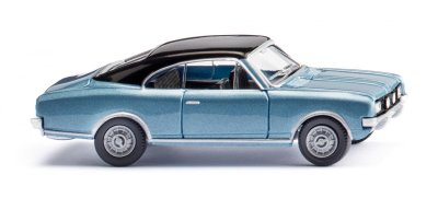 Opel Commodore A Coupé. Polarblåmetallic.
