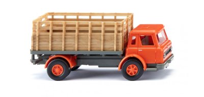 Lastbil (International Harvester) med gallerpanel. Orange.
