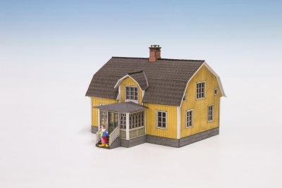 Svensk Villa. Gul.