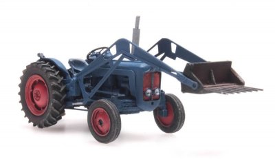 Traktor Fordson med frontlastare.