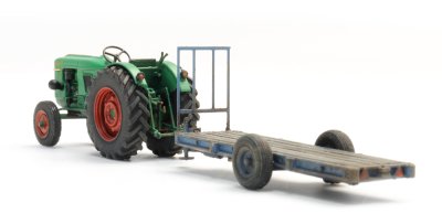 Traktor Deutz D30 med släp.