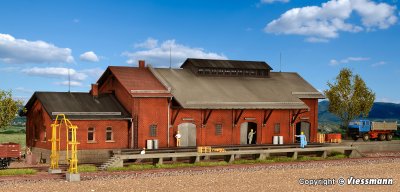Godsmagasin med extra lastbrygga.