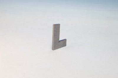 Liten platt vinkel 75 x 50 x 5 mm tillverkad i normalt stål DIN 875/1