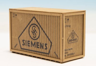 Trälåda “Siemens & Halske”.