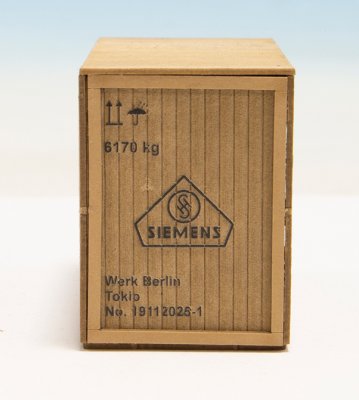 Trälåda “Siemens & Halske”.