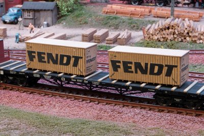 2 st. medelstora lådor "Fendt".