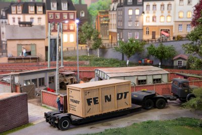 Stor låda med ram “Fendt”