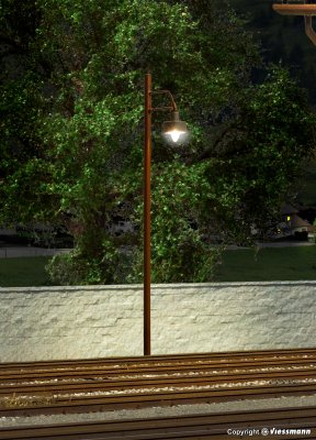 Lampa trästolpe. LED Varmvit.