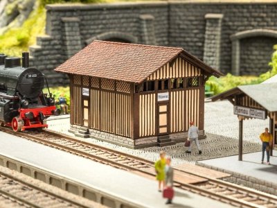 Uthus till Honau station