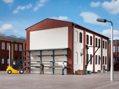 Väggmonterad kran & materialställning för utomhusbruk.