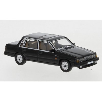 Volvo 740. Svart. 1984